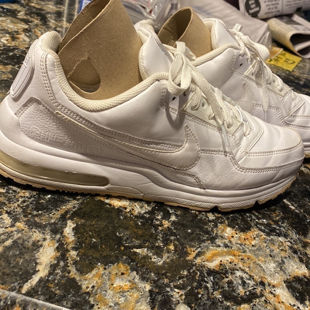 men’s Nike Airmax solid white lace up sneakers size 11 - Picture 2 of 5